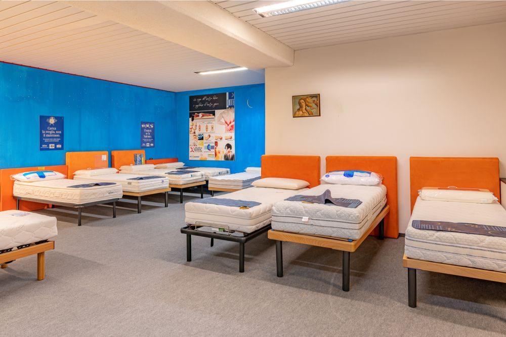Lormani Arredamenti negozio Gattorna showroom Arredamento (26)